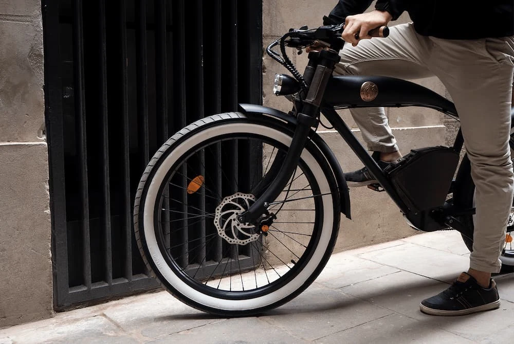 Fat Bike Electrique Beach Cruiser Velo 26 Pouces Rayvolt Clubman Noir 360Wh – Image 5