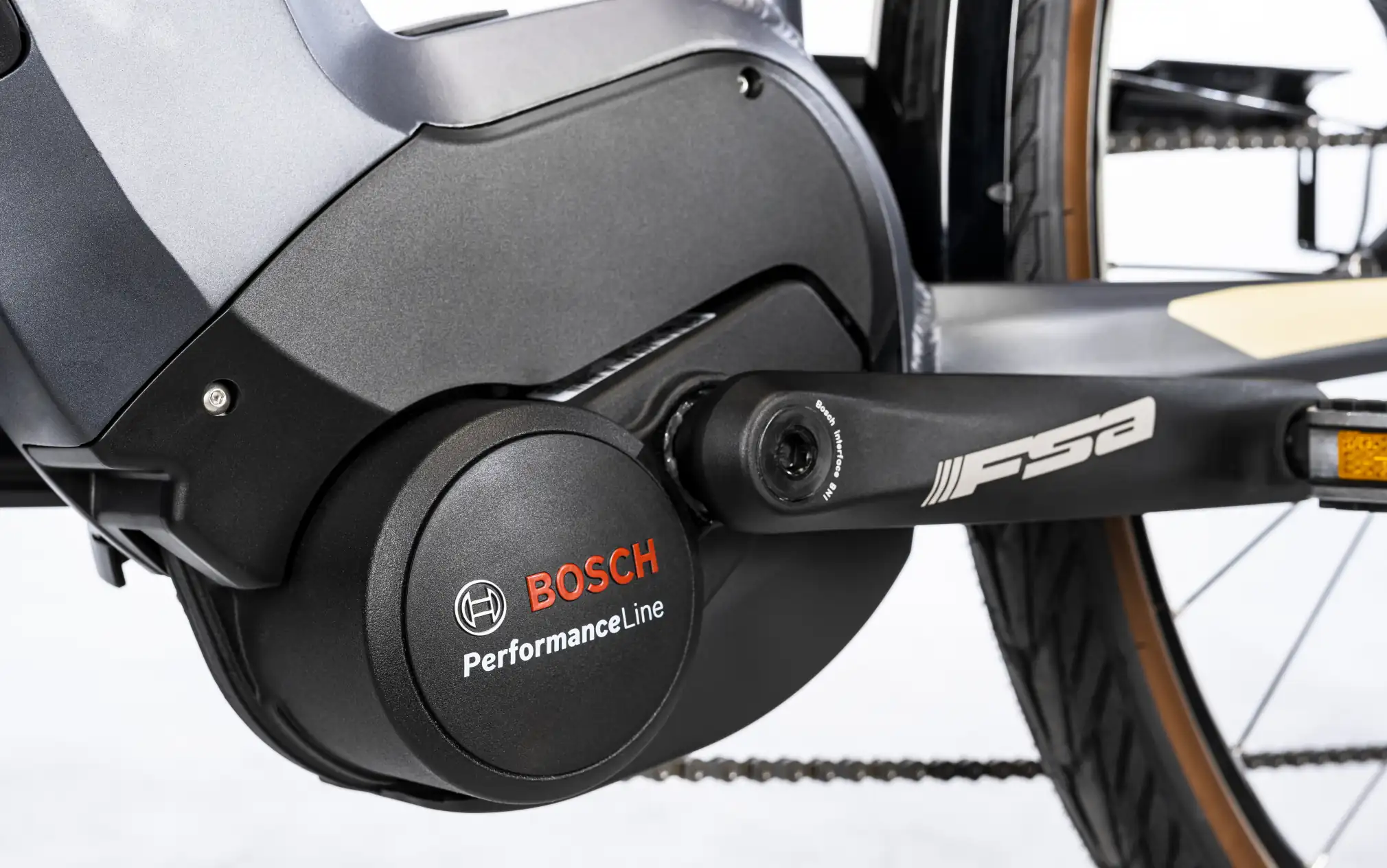 VTC Electrique Homme 28 Pouces Bosch Moteur Central Gepida XT10 Gris 400-56 – Image 5